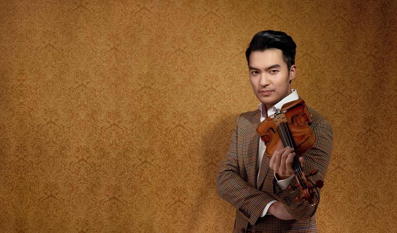 Världsviolinisten Ray Chen fick Konserthuset i Stockholm att vibrera när han med stor passion framförde Erich Wolfgang Korngolds violinkonsert. Foto: John Mac