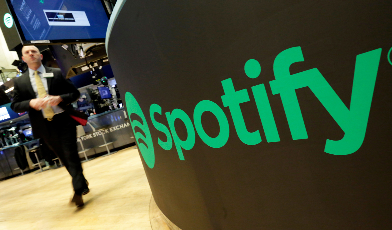 Spotify drar ned personalstyrkan kraftigt. Arkivbild. Foto: Richard Drew AP/TT
