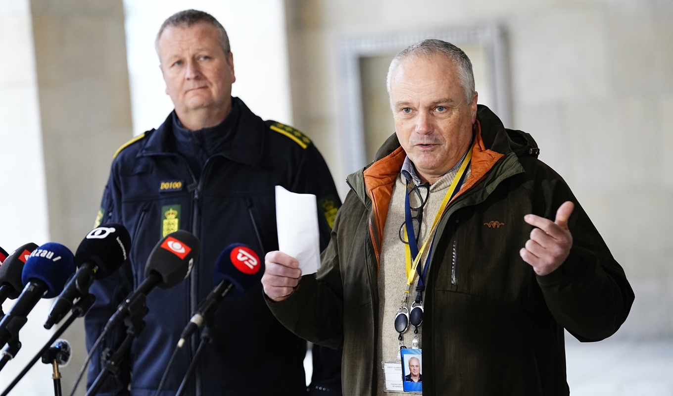 Polisinspektör Peter Dahl och Flemming Drejer, operativ chef för danska säkerhetspolisen PET, under torsdagens presskonferens. Foto: Martin Sylvest/Ritzau Scanpix via AP