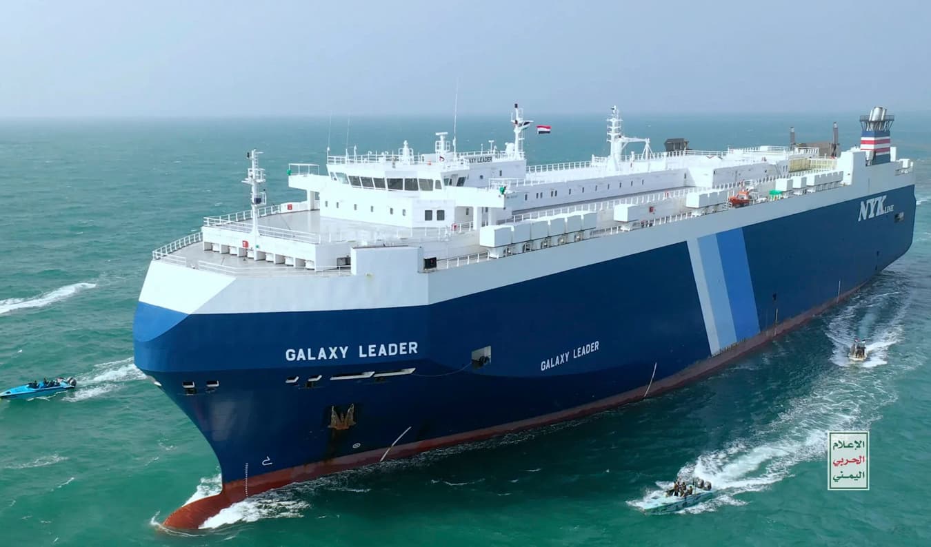 Fartyget Galaxy Leader kapades av islamistiska Huthirörelsen i november. Sedan dess har attacker mot internationellt flaggade fartyg ökat i Röda havet. Arkivbild. Foto: AP/TT