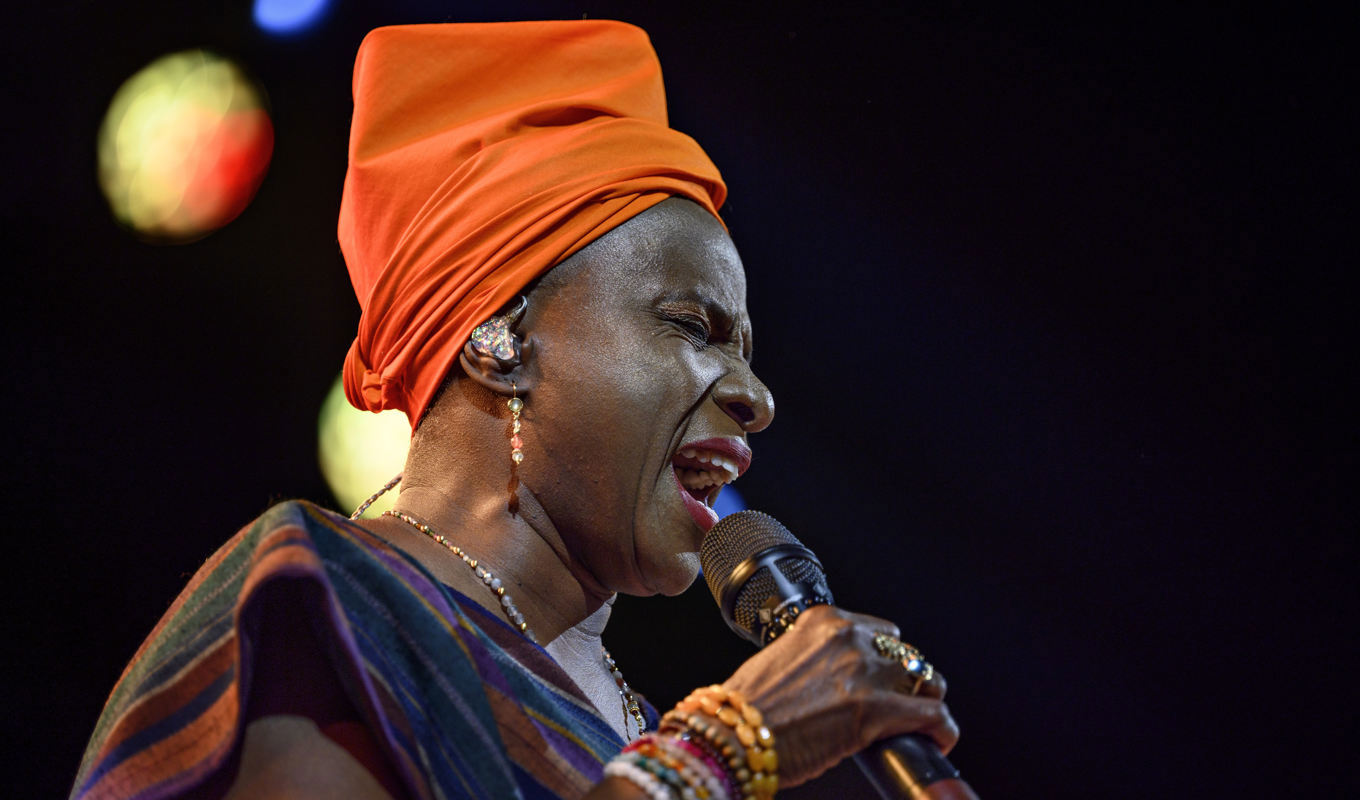 Angelique Kidjo gör musik i genren som ofta kallas världsmusik. Arkivbild. Foto: Torben Christensen/Ritzau/AP/TT