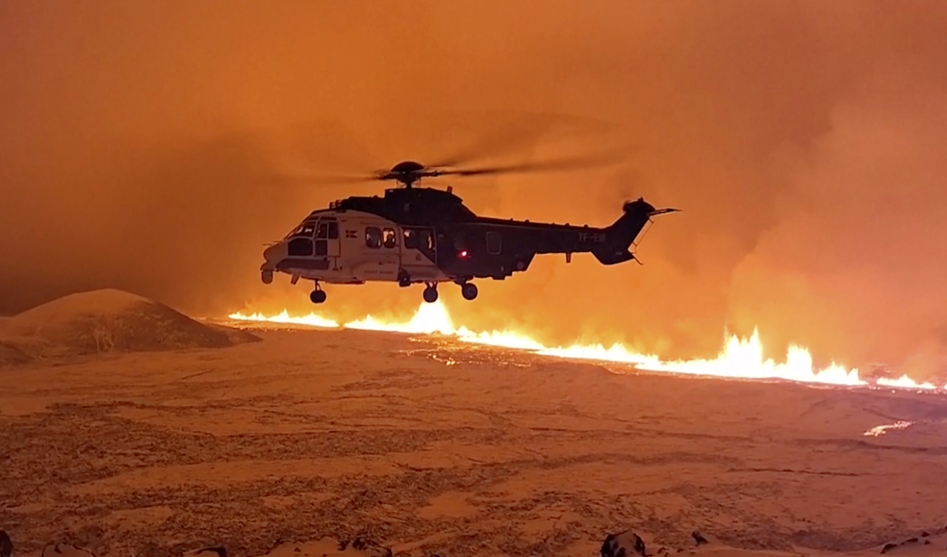Island har i veckor väntat sig ett vulkanutbrott på ön. Foto: Islands kustbevakning/AP/TT