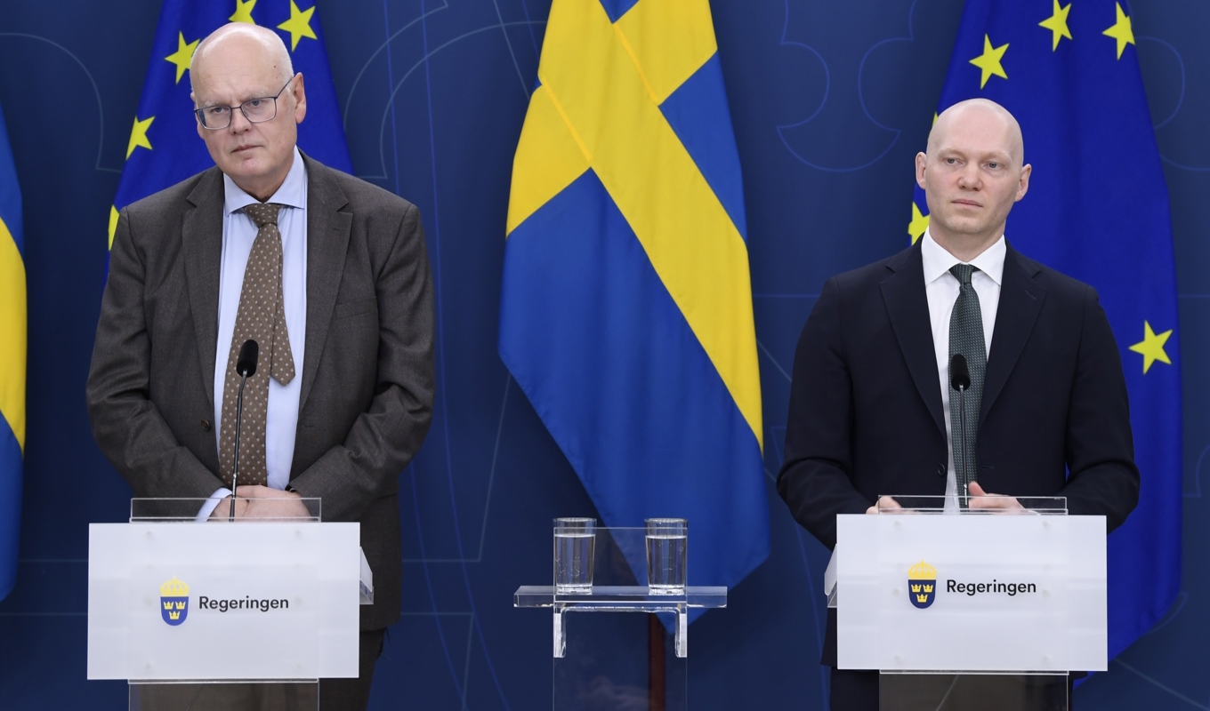 Mats Dillén ordförande för kärnavfallsfonden ska utreda finansieringen kring nya kärnkraftverk. Här med finansmarknadsminister Niklas Wykman (M). Foto: Mikaela Landeström/TT