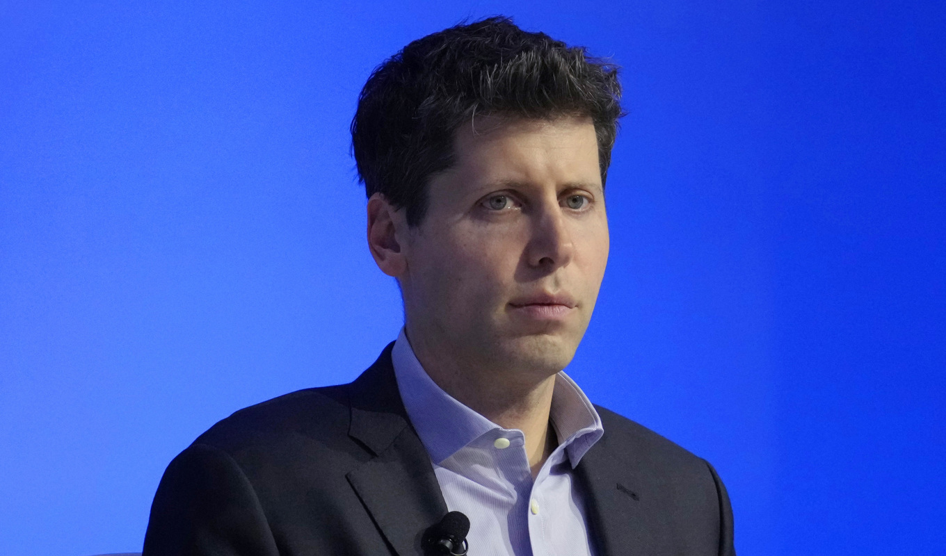 Open AI:s sparkade men snabbt återinstallerade chef Sam Altman och Open AI uppges diskutera med investerare om att ta in mer pengar, motsvarande en värdering runt 100 miljarder dollar. Arkivbild. Foto: Eric Risberg/AP/TT