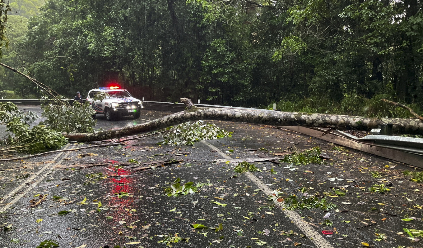 Nyligen drabbades de norra delarna av Queensland i Australien av cyklonen Jasper (bilden) och sent på juldagen drog svåra regnväder med stormvindar in över de sydöstra delarna, från storstaden Brisbane och söderut som har gjort många hushåll strömlösa Arkivbild. Foto: Queensland Police Service via AP/TT
