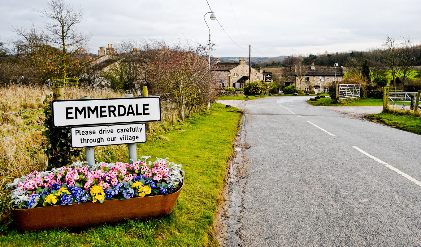 "Hem till gården", eller "Emmerdale" sändes i nästan 10 000 avsnitt. Pressbild. Foto: ITV Pressbild