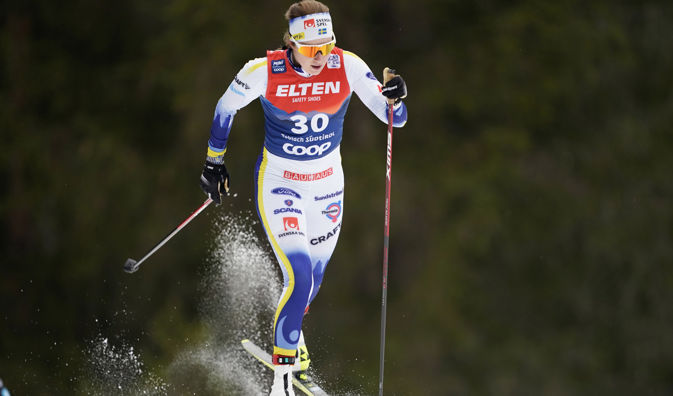 Det går tungt för Ebba Andersson i Tour de Ski. Foto: Terje Pedersen/NTB/TT