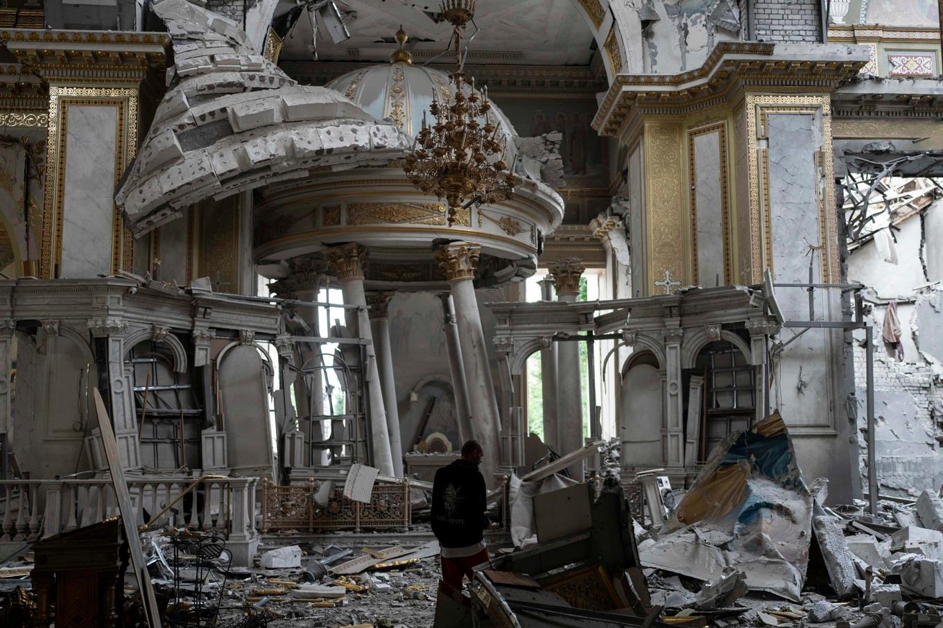 Odessas katedral klassificerades som hotat kulturarv av Unesco i början av 2023. I somras träffades den av ett ryskt anfall. Arkivbild. Foto: Jae C Hong/AP/TT
