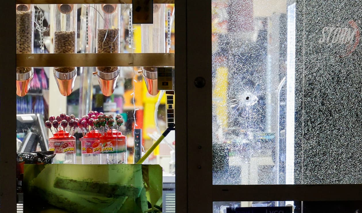 Polisen är på plats i Märsta, norr om Stockholm, med en stor resurs på grund av ett "misstänkt grovt brott". Foto: Christine Olsson/TT