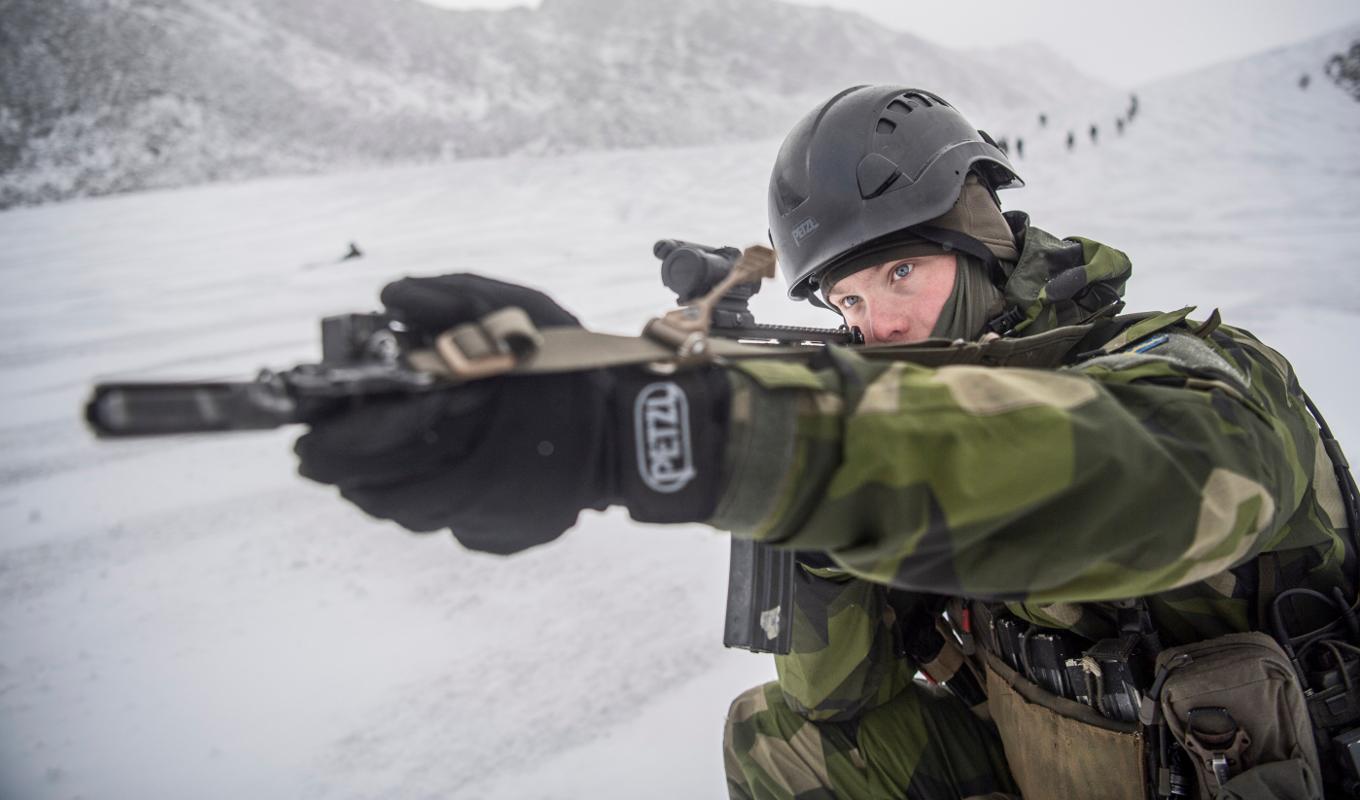 När vi är med i Nato så räcker det inte med att vi försvarar svenskt territorium, vi måste även försvara Natos territorium, skriver debattören. Foto: Bezav Mahmod/Försvarsmakten