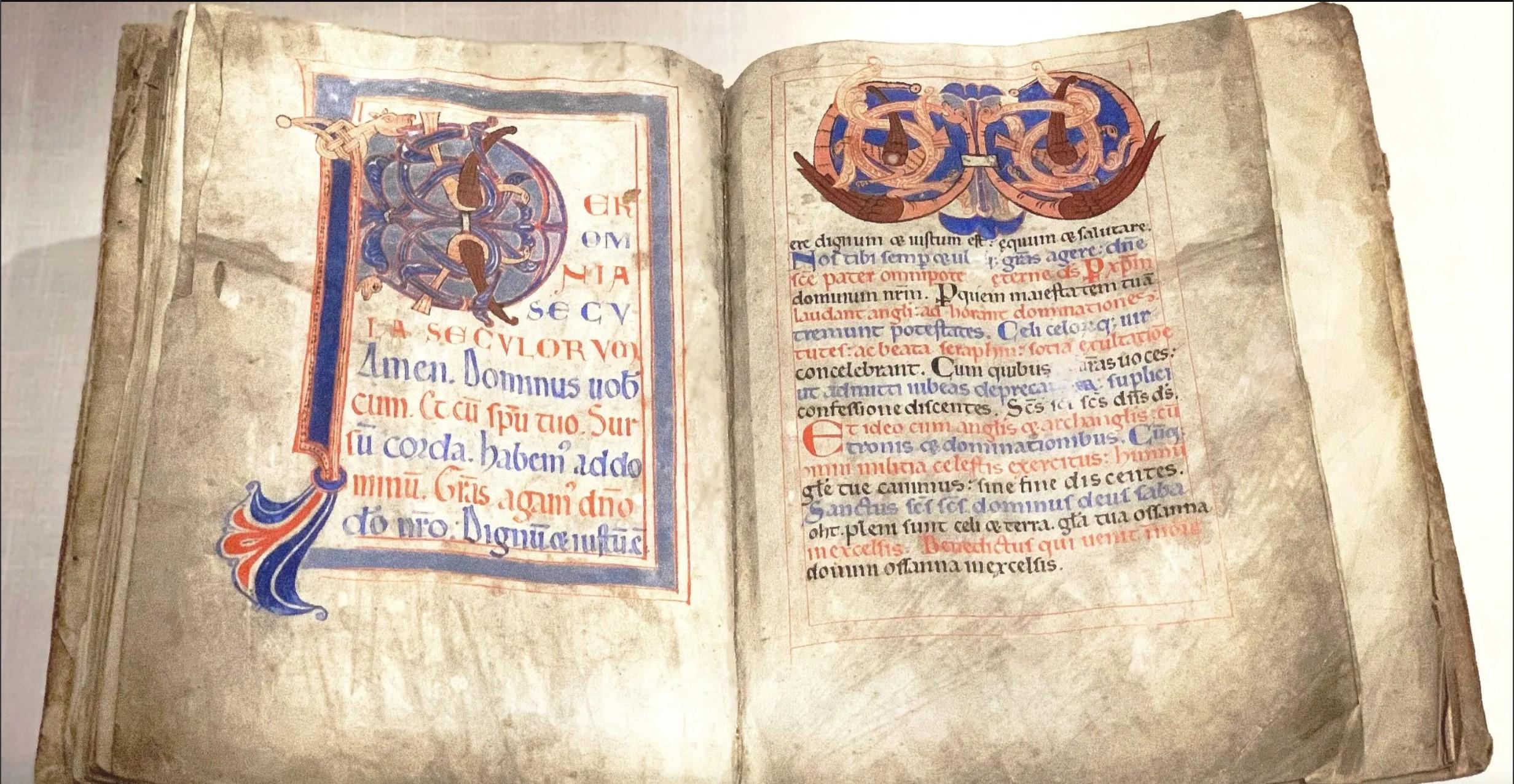 De initialer som finns i boken skiljer sig något åt i stil, vilket kan innebära att arbetet trots konsthistorikern Nordenfalks antaganden, var något som utfördes av flera munkar. Foto: Public Domain
