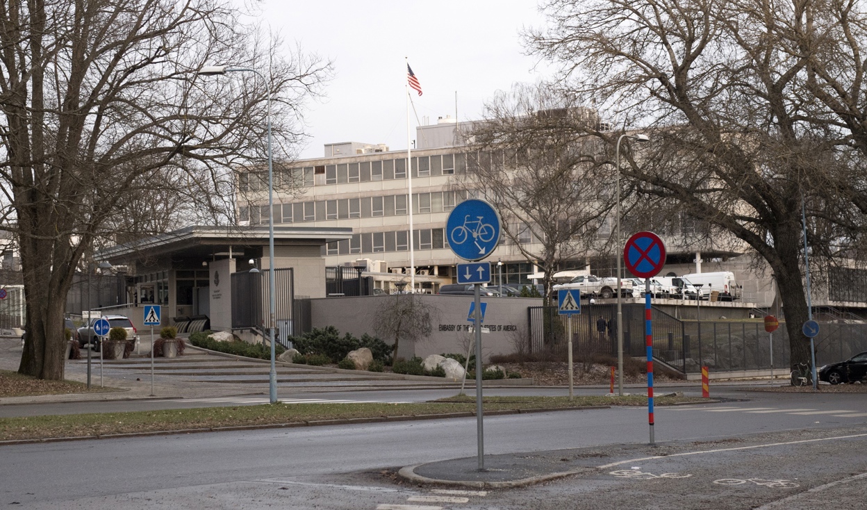 En man som arbetat vid den amerikanska ambassaden i Stockholm utlämnas till USA misstänkt för brott. Arkivbild. Foto: Fredrik Sandberg/TT
