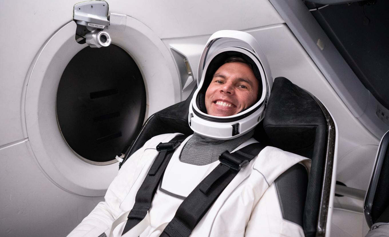 Svenske Marcus Wandt i en rymdkapsel under sin träning inför uppdraget. Foto: Axiom/Spacex/TT