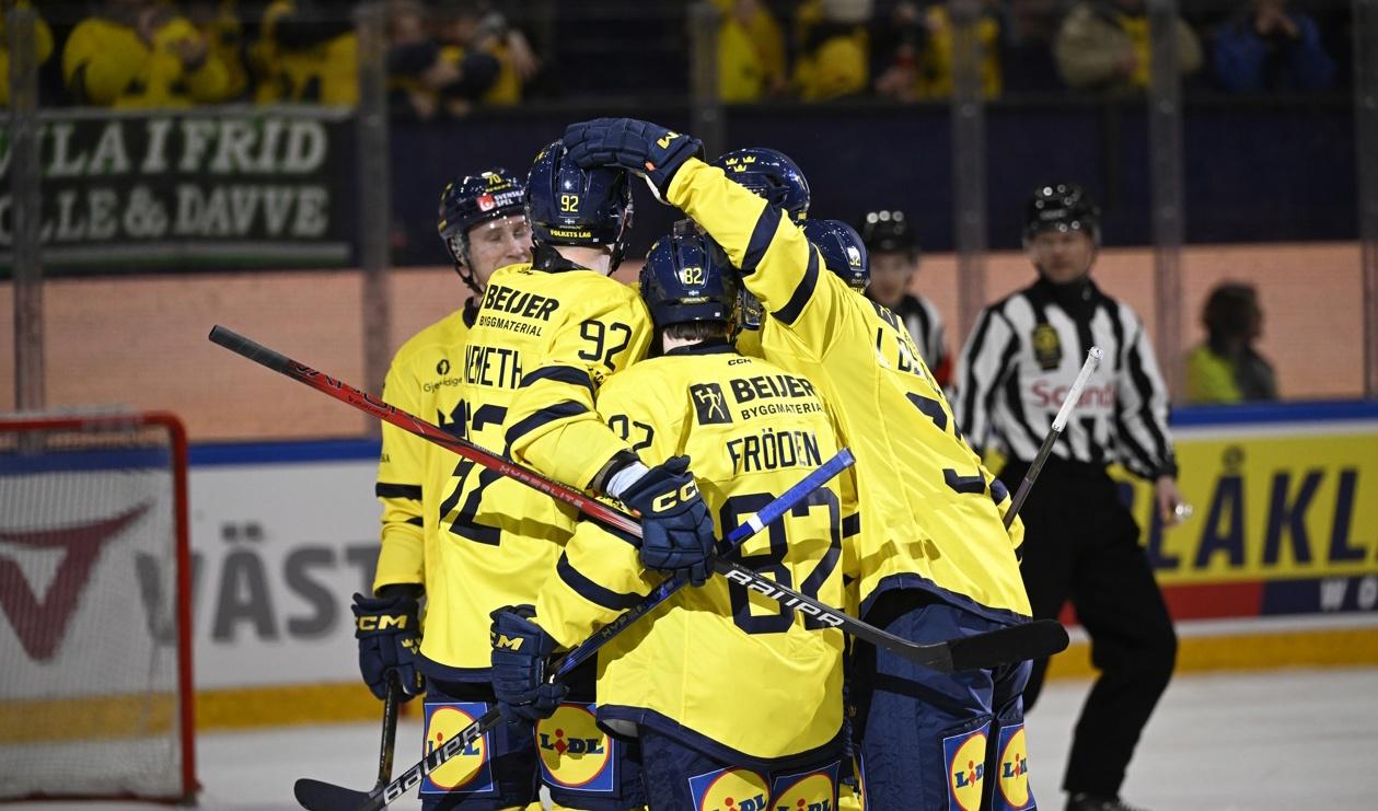 Tre Kronor-jubel under matchen mot Tjeckien. Foto: Pontus Lundahl/TT