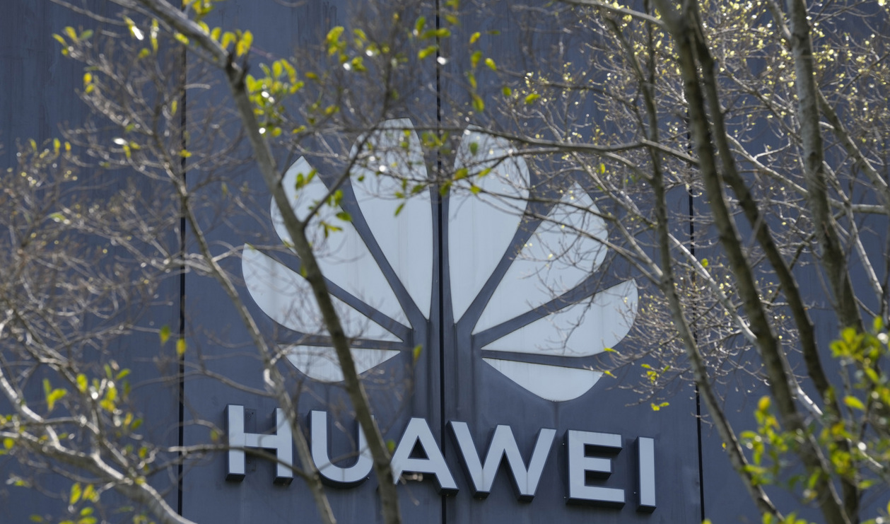 Fransk polis har genomfört en razzia mot Huawei. Arkivbild. Foto: Ng Han Guan/AP/TT