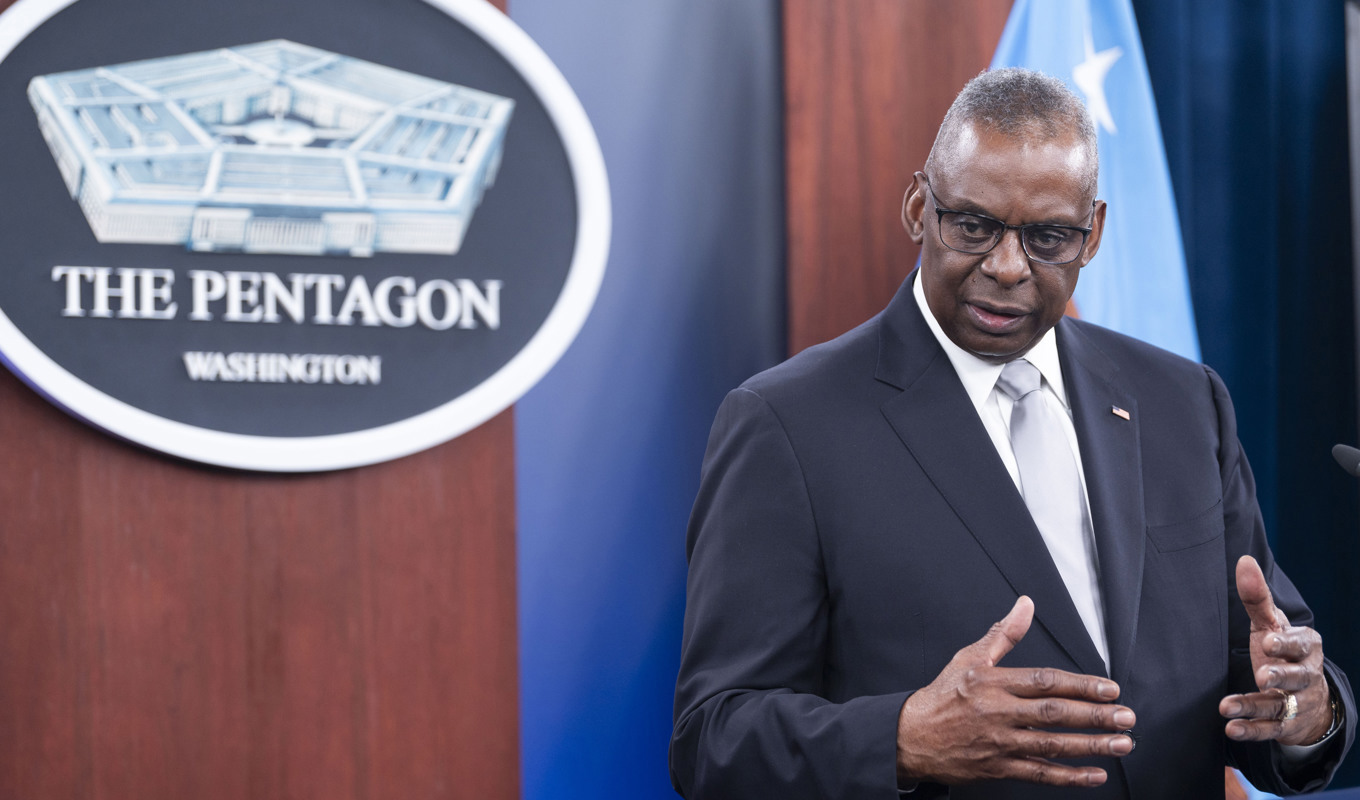 Försvarsminister Lloyd Austin på en briefing vid Pentagon den 1 februari. Foto: Kevin Wolf/AP/TT