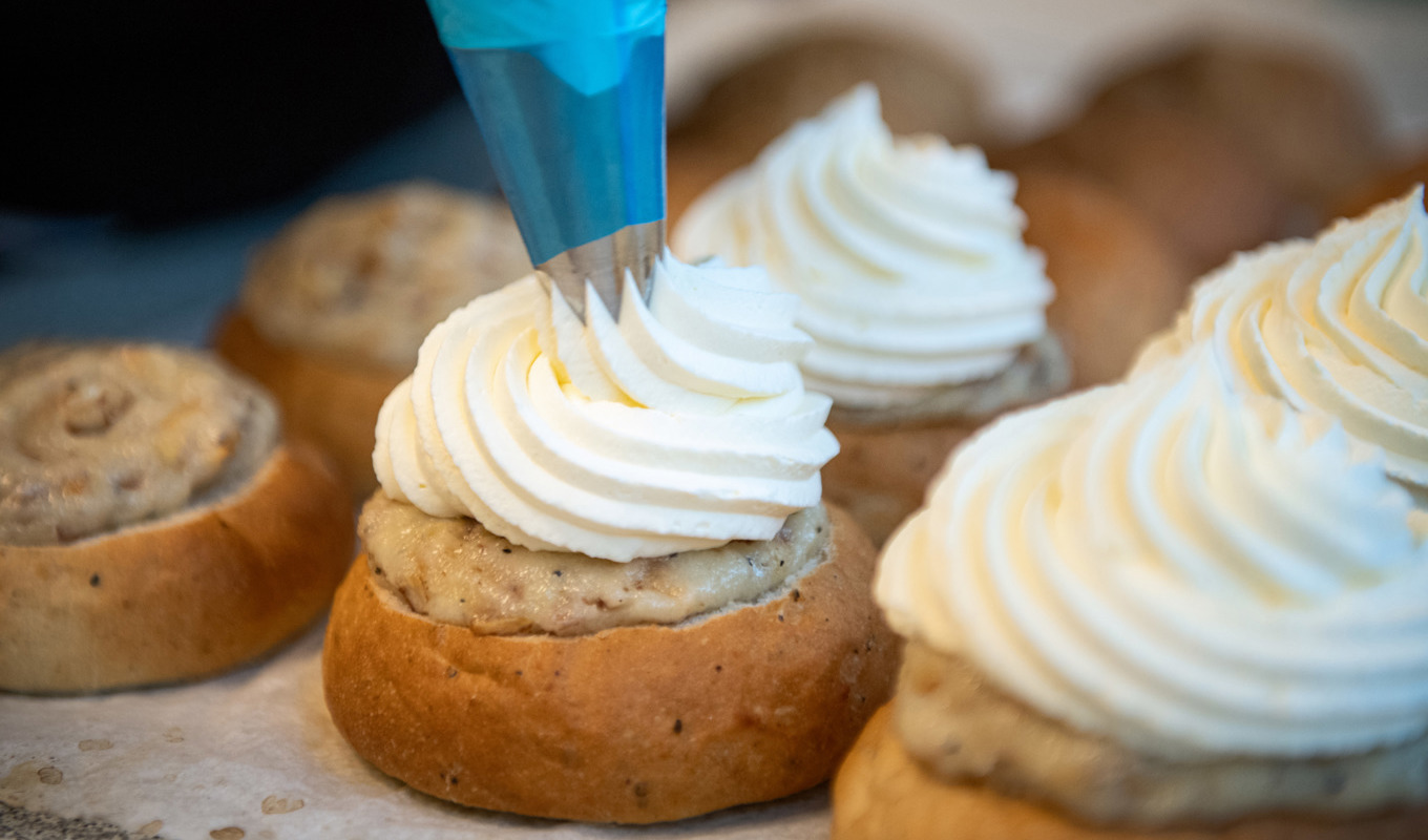 I det tuffa ekonomiska klimatet kan försäljningen av semlan vara viktigare än någonsin för landets bagerier och konditorier. Foto: Samuel Steén/TT