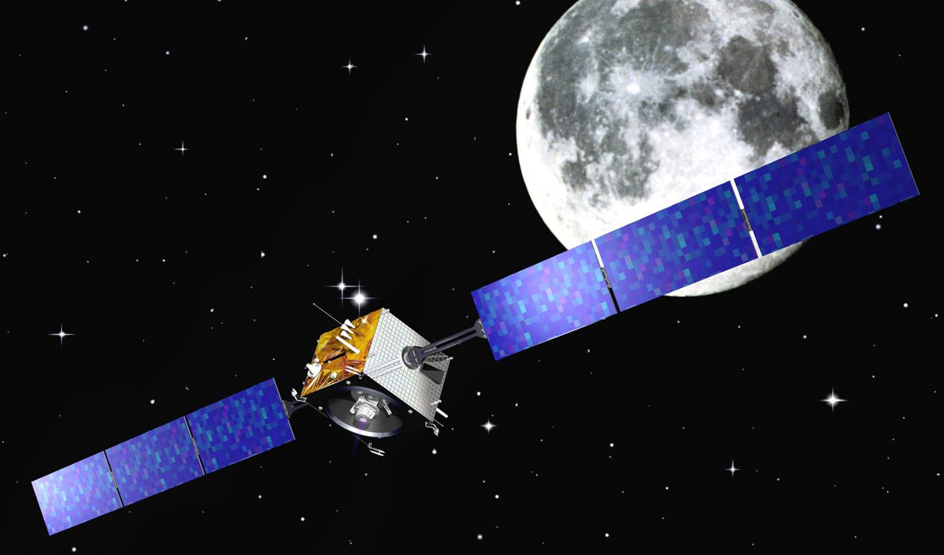 ESA-satelliten Smart-1 närmar sig månen. Arkivbild från 2004. Foto: Europeiska rymdstyrelsen/AP/TT