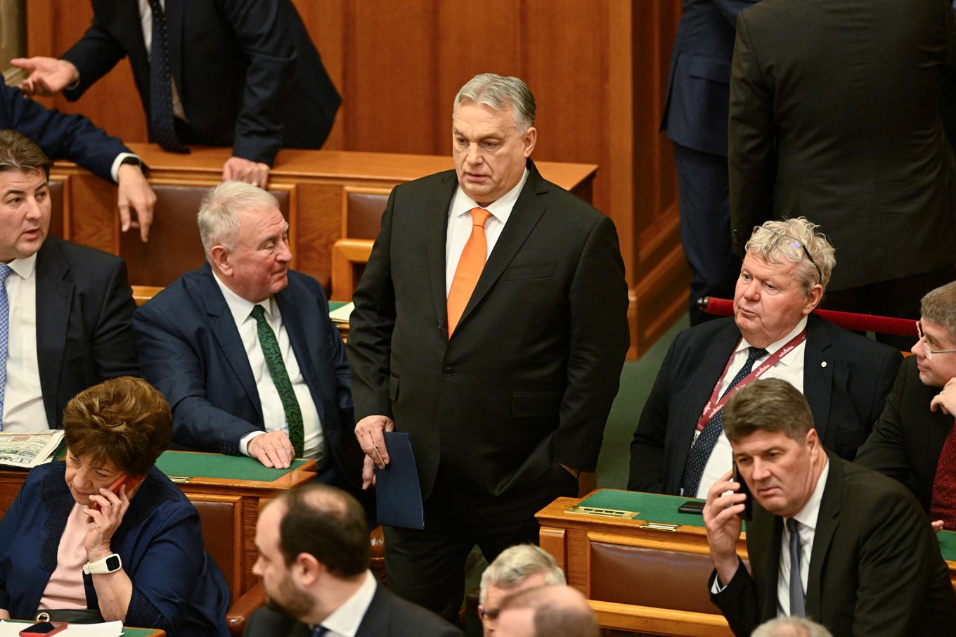 Ungerns premiärminister Viktor Orbán anländer till parlamentet för att hålla tal. Foto: Denes Erdos/AP/TT