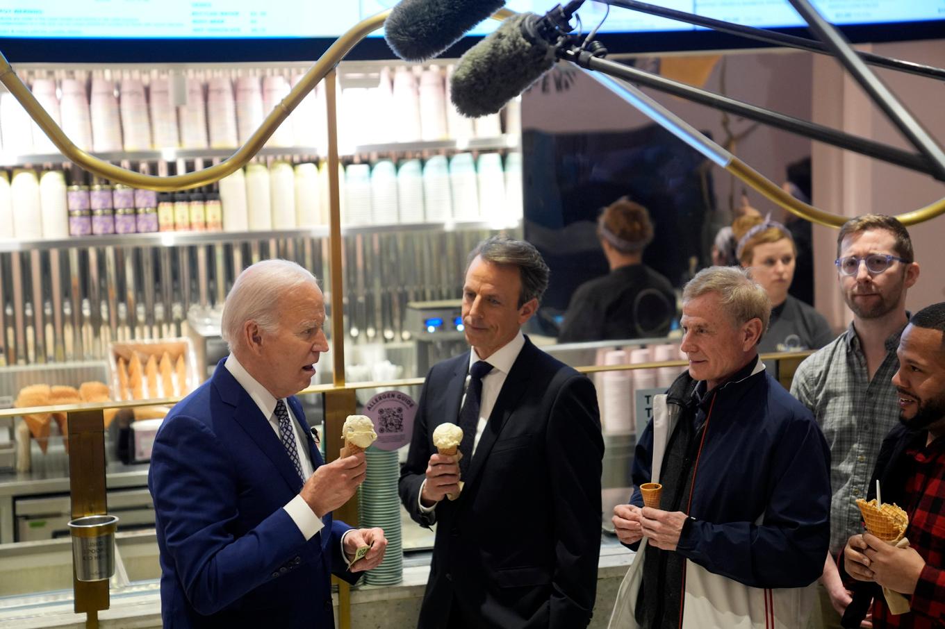 USA:s president Joe Biden i New York efter inspelningen av en pratshow med Seth Meyers. Foto: Evan Vucci/AP/TT