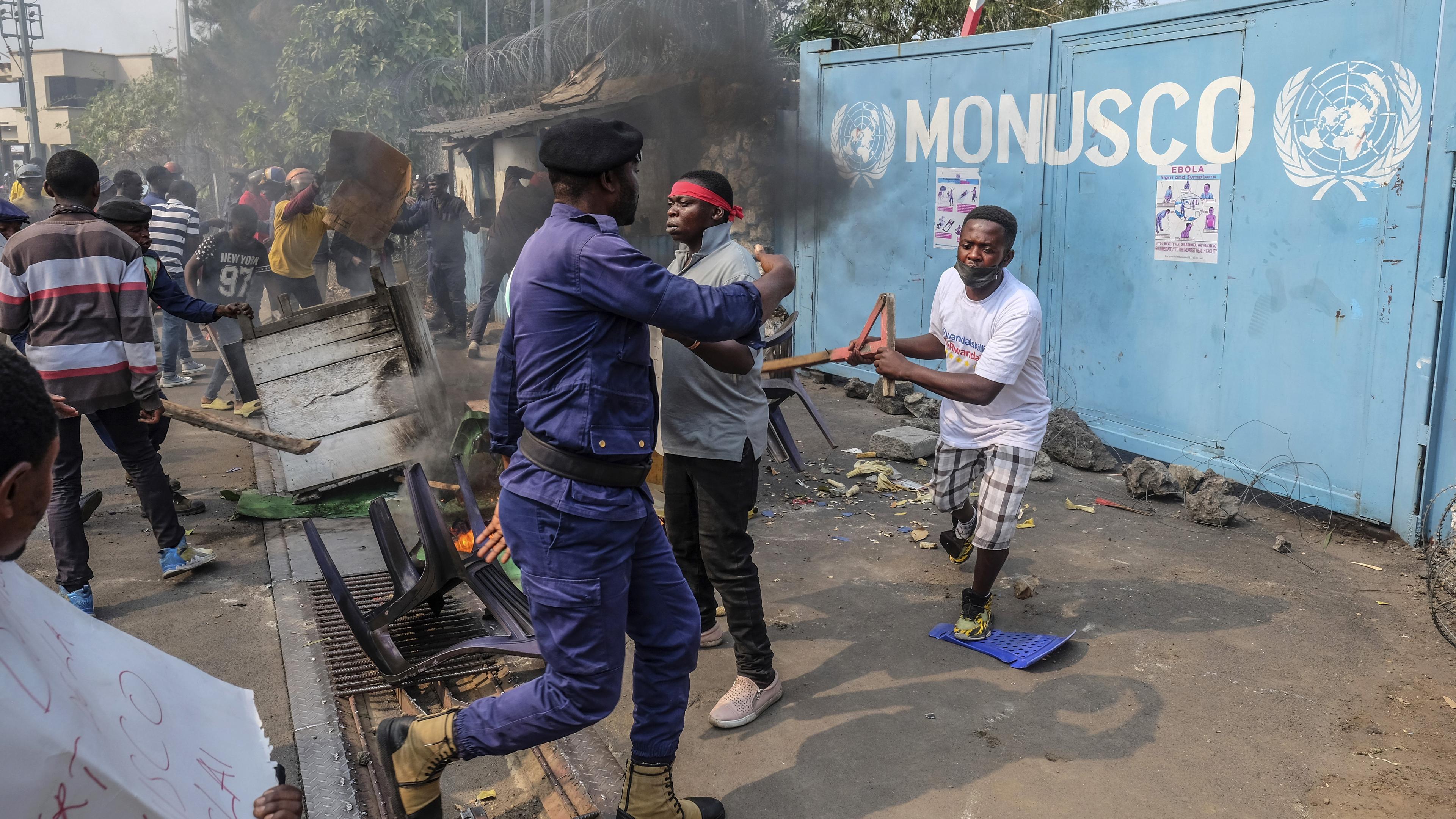 Demonstranter i Kongo-Kinshasa protesterar mot FN:s närvaro. Arkivbild. Foto: Moses Sawasawa/AP/TT
