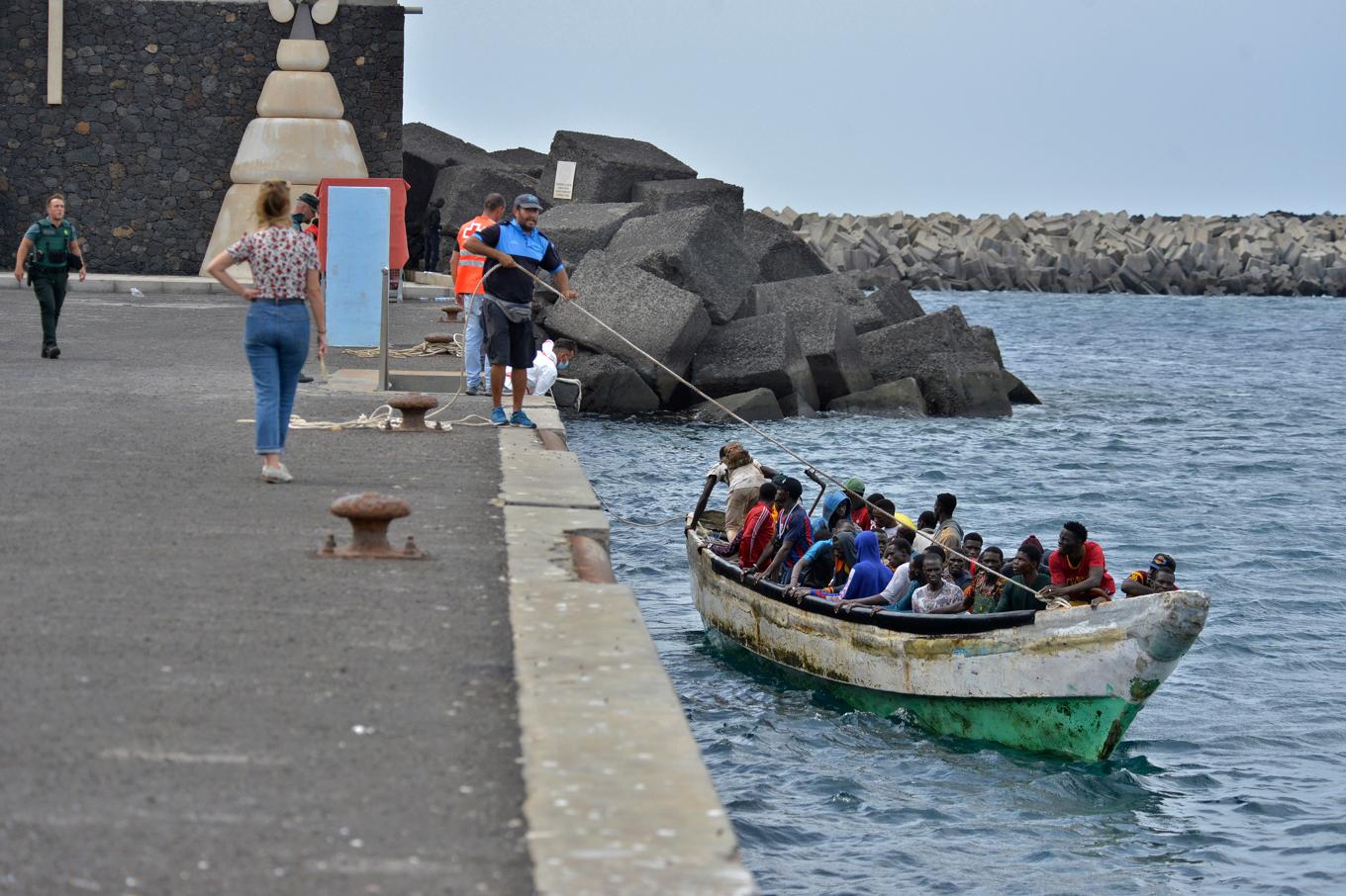 Migranter anländer till spanska Kanariöarna – dit många migranter försöker ta sig men inte lyckas. Arkivbild. Foto: Europa Press/AP/TT