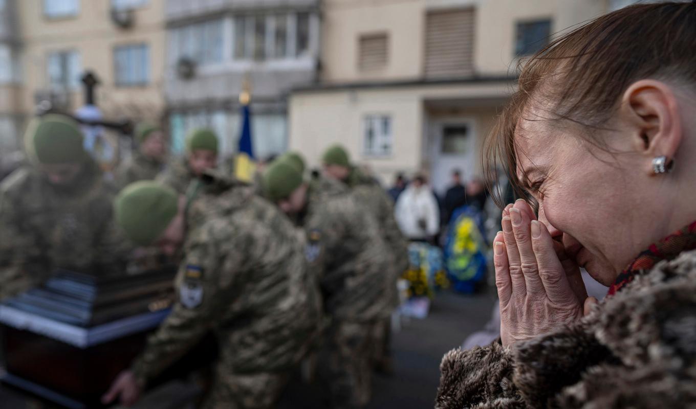 Hårda strider utspelar sig i sydöstra Ukraina, i närheten av Avdijivka, när Ryssland gör framryckningar på marken. Foto: Evgeniy Maloletka/AP/TT