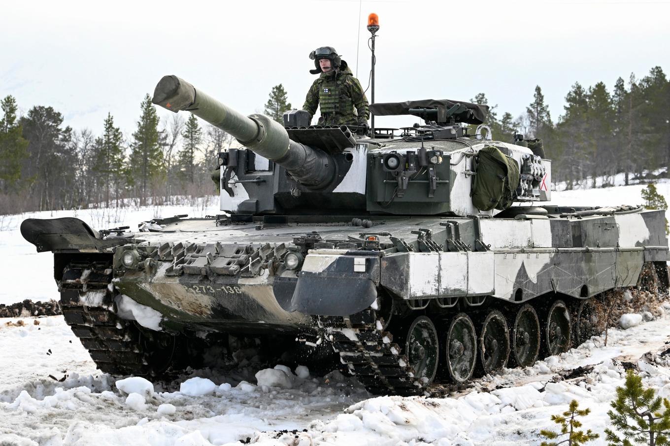 En finsk stridsvagn av typen Leopard 2A4 (MTB) under övningen Cold Response 2022 utanför Narvik i Nordnorge. Arkivbild. Foto: Anders Wiklund/ TT