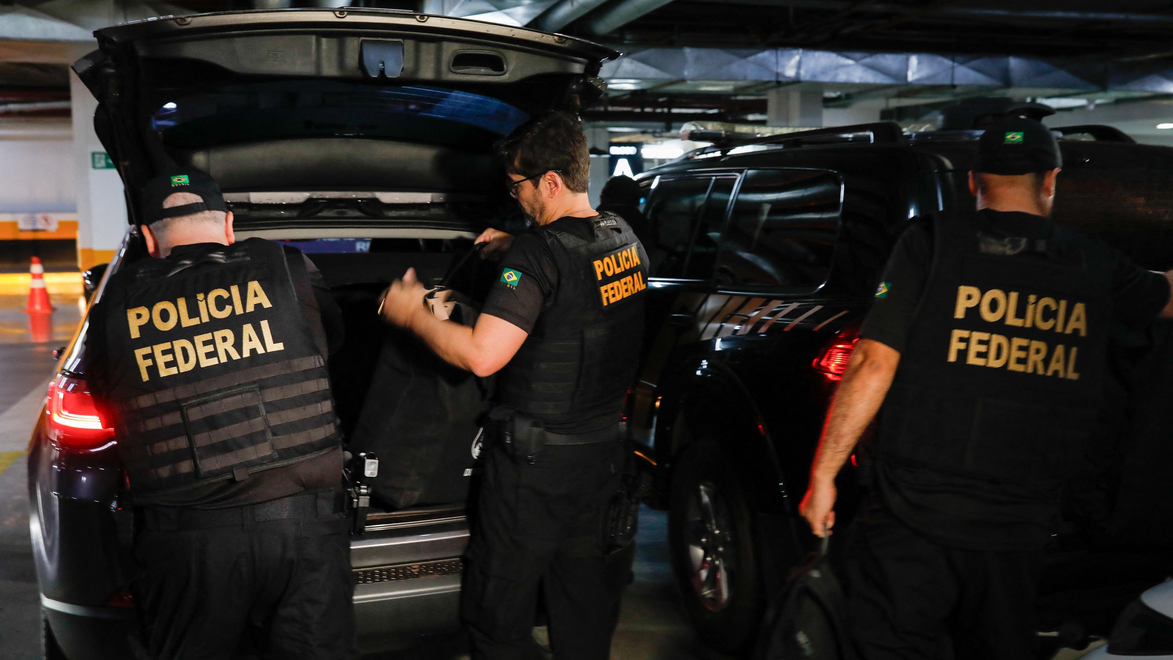 Federala poliser genomför razzior mot den förre presidenten Bolsonaro och hans medhjälpare den 8 februari. Foto: Sergio Lima/AFP via Getty Images