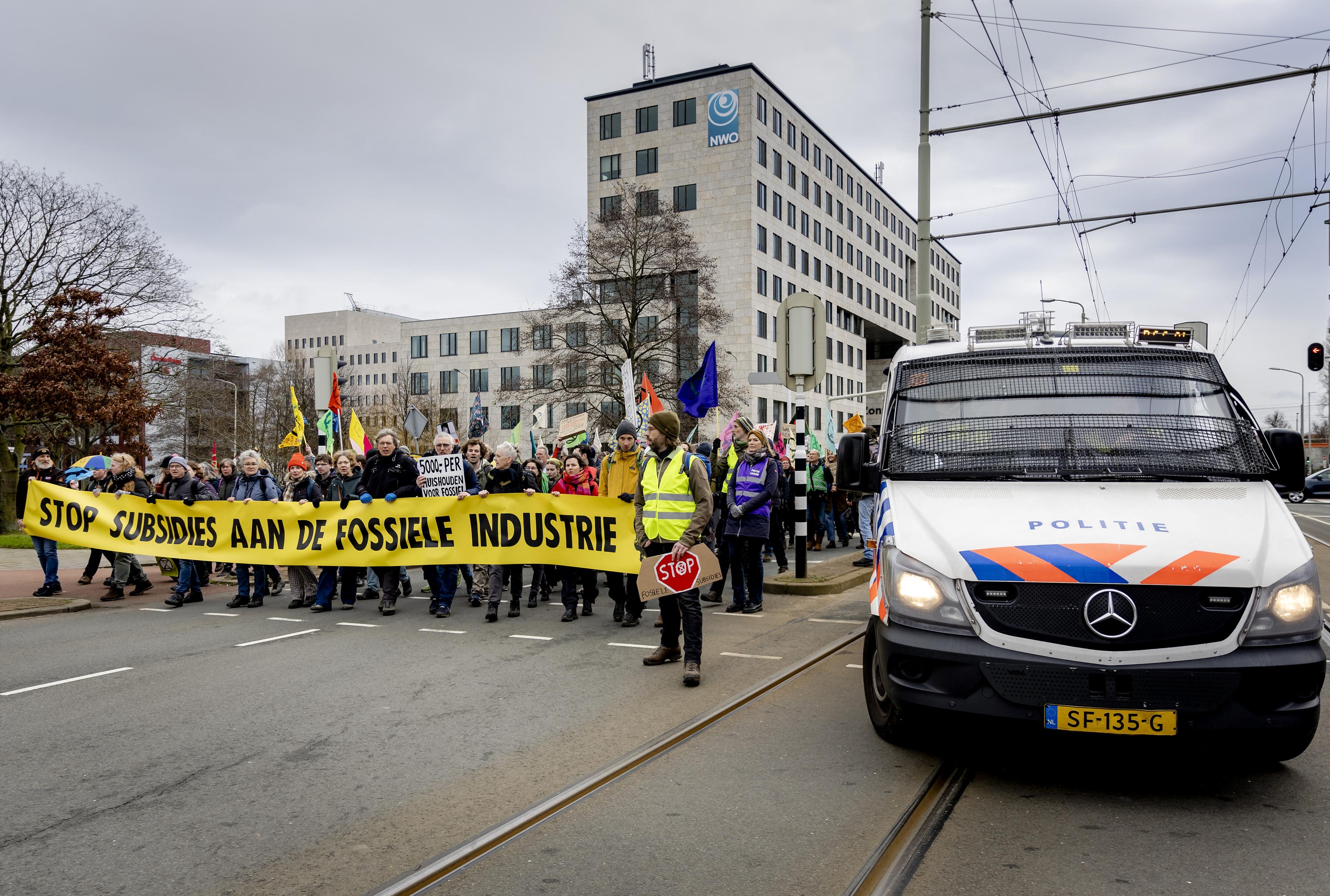 Klimataktivister från Extinction Rebellion deltar i en protest i Haag i Nederländerna den 3 februari. Foto: Sem van der Wal/ANP/AFP via Getty Images