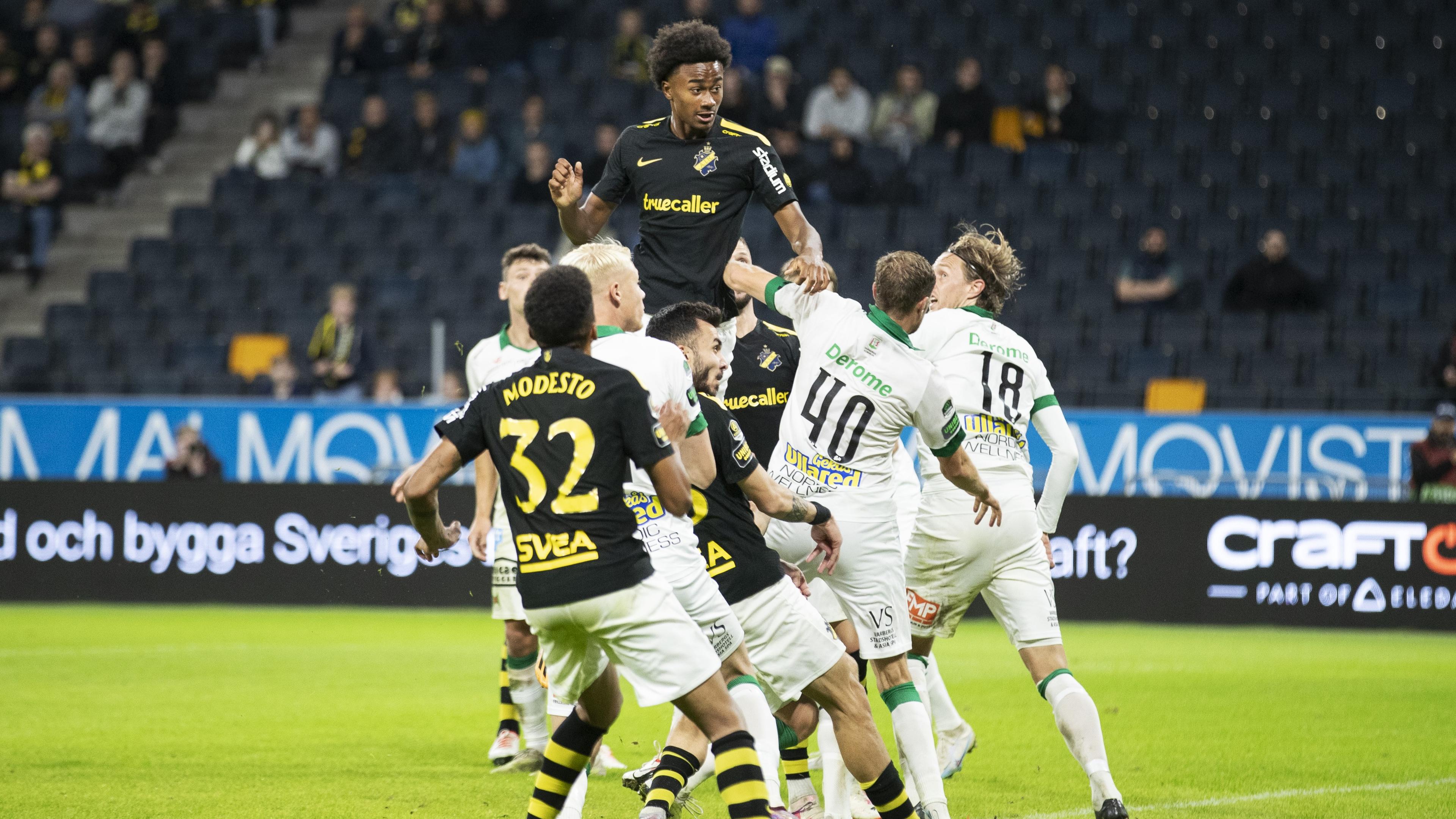 Blott 16-årige Noah Kusi-Asare seglar högt över alla andra i debuten för AIK mot Varberg. Nu ska han pröva sina vingar i Bayern München. Foto: Caisa Rasmussen/TT