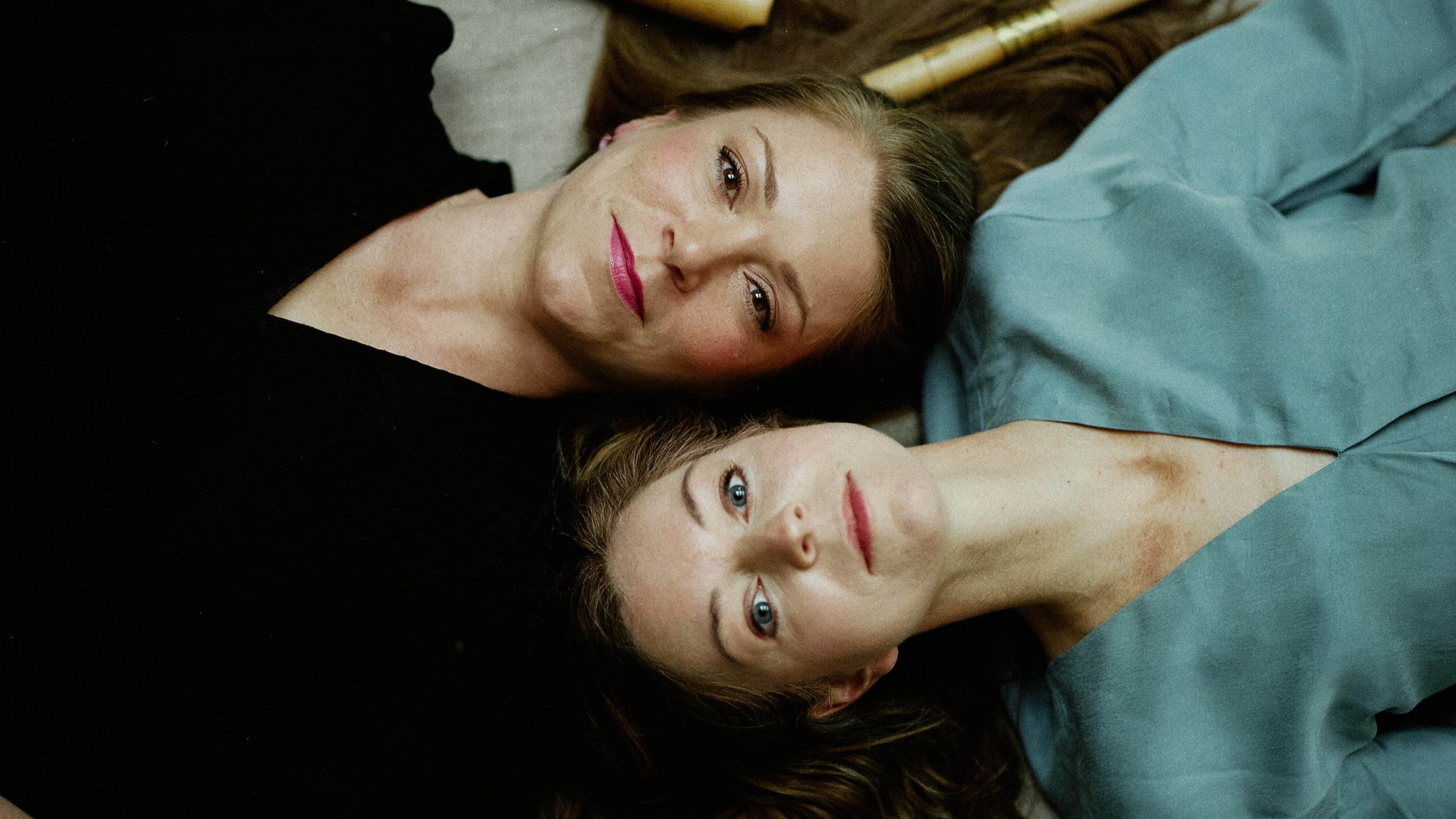 I Duo Amper och Petrinis repertoar möts bland annat tidig musik och nordisk folkmusik. På ett kreativt sätt väver duon ihop musiken till en helhet. Foto: Olof Grind