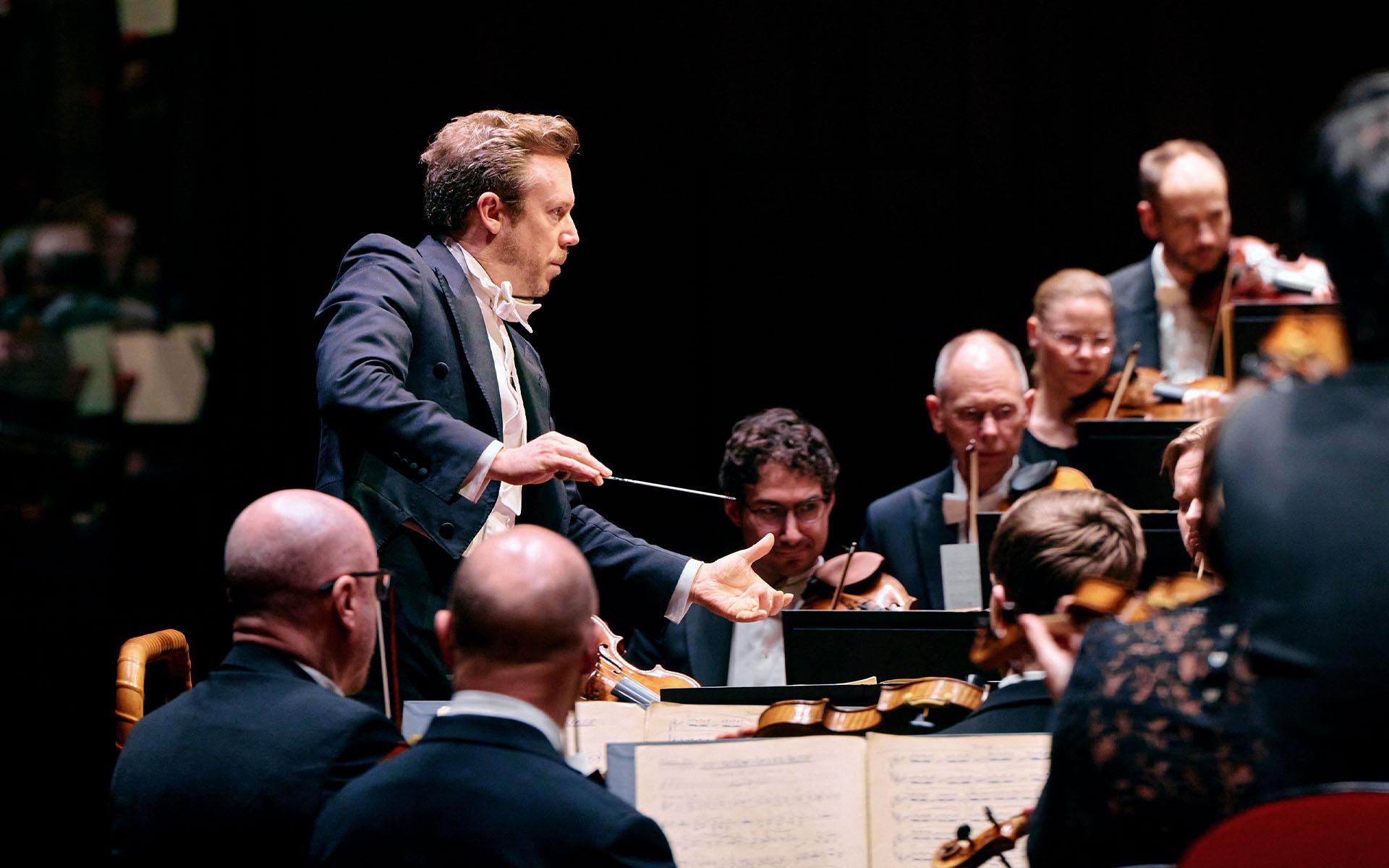 Daniel Hardings och Radiosymfonikernas perfekt balanserade Strausstolkning var konsertkvällens självklara höjdpunkt. Foto: Daniel Stigefelt/Sveriges Radio