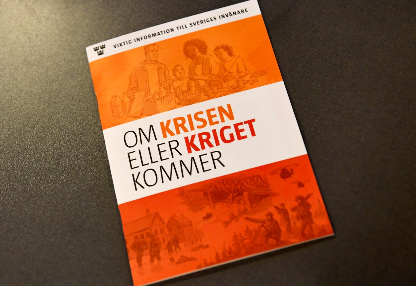 Broschyren "Om krisen eller kriget kommer" delades ut till svenska hushåll 2018. Arkivbild. Foto: Pontus Lundahl/TT