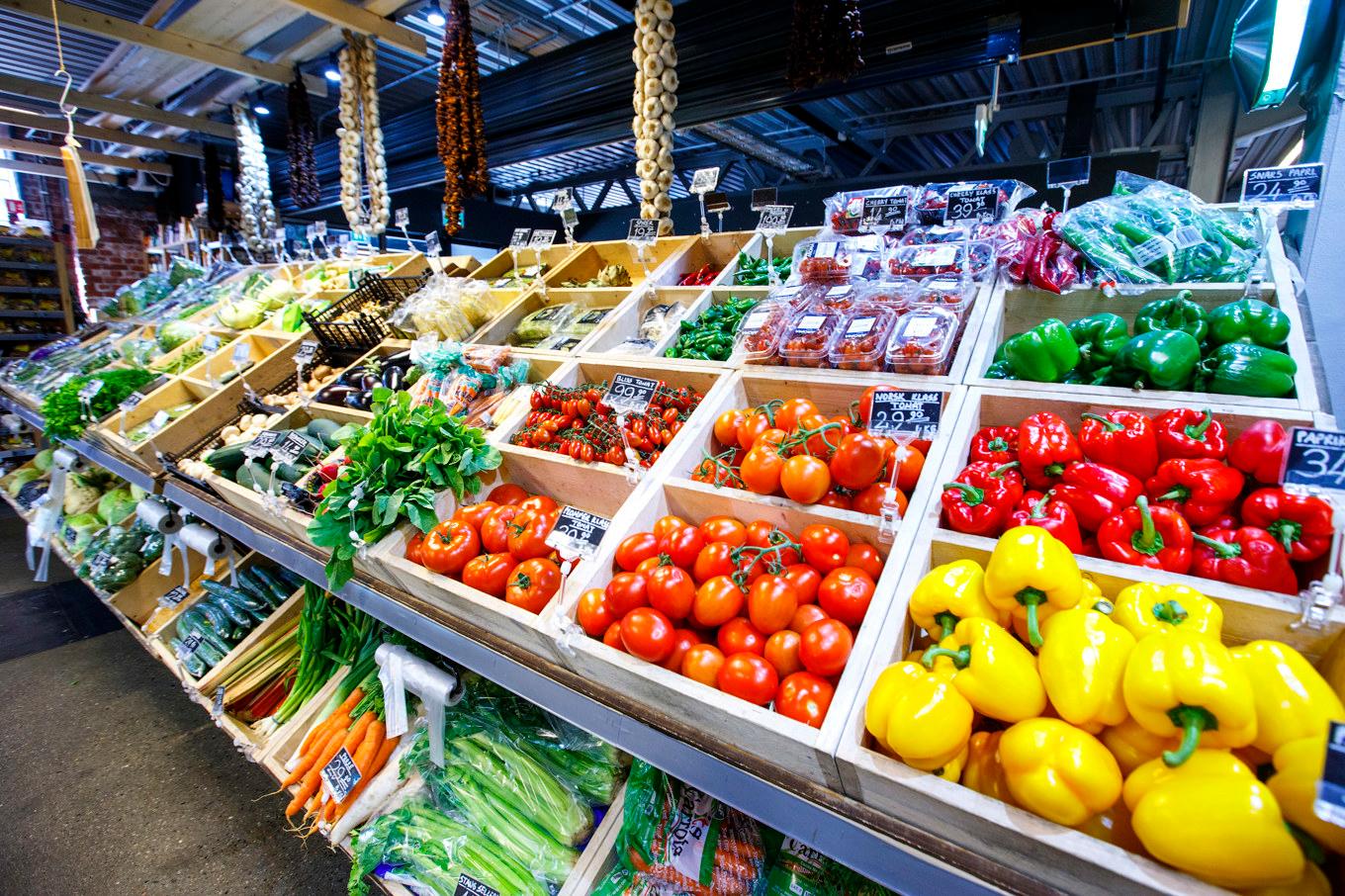 Sänkt moms på nyttiga livsmedel kan bidra till bättre folkhälsa och lägre vårdkostnader, enligt ny rapport. Foto: Gorm Kallestad/NTB/TT