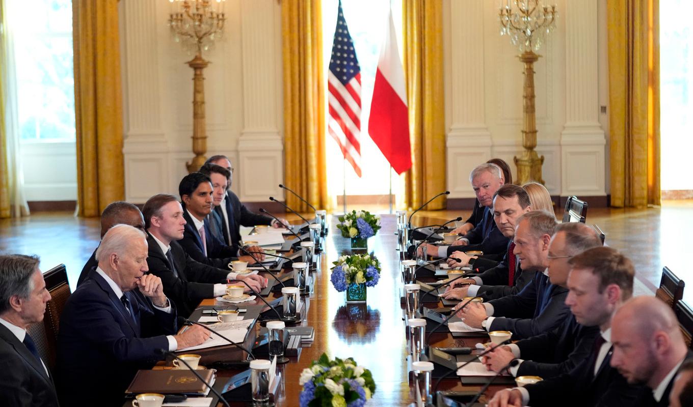 President Joe Biden tar emot Polens premiärminister Donald Tusk och president Andrzej Duda med delegationer i Vita huset. Foto: Andrew Harnik/AP/TT