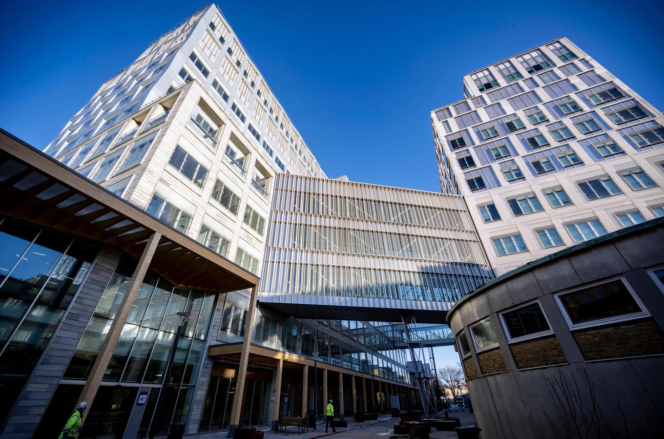 Nya vårdbyggnader på SUS ( Skånes Universitetssjukhus ) i Malmö. Men när det kommer till tjänster väntas besparingar. enligt ett nytt förslag. Arkivbild. Foto: Johan Nilsson/TT