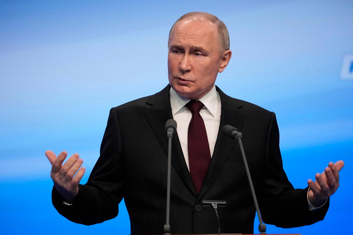 Vladimir Putin överväger en vapenvila i Ukrainakriget under OS, enligt NTB. Foto: Alexander Zemlianichenko/AP/TT