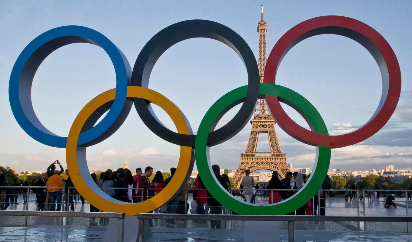 De olympiska ringarna framför Eiffeltornet. Arkivbild. Foto: Michel Euler/AP/TT