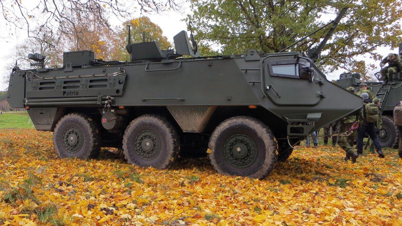 Försvaret köper in sexhjuliga pansarfordon från företaget Patria som är majoritetsägt av den finländska staten. Arkivbild. Foto: FMV/TT
