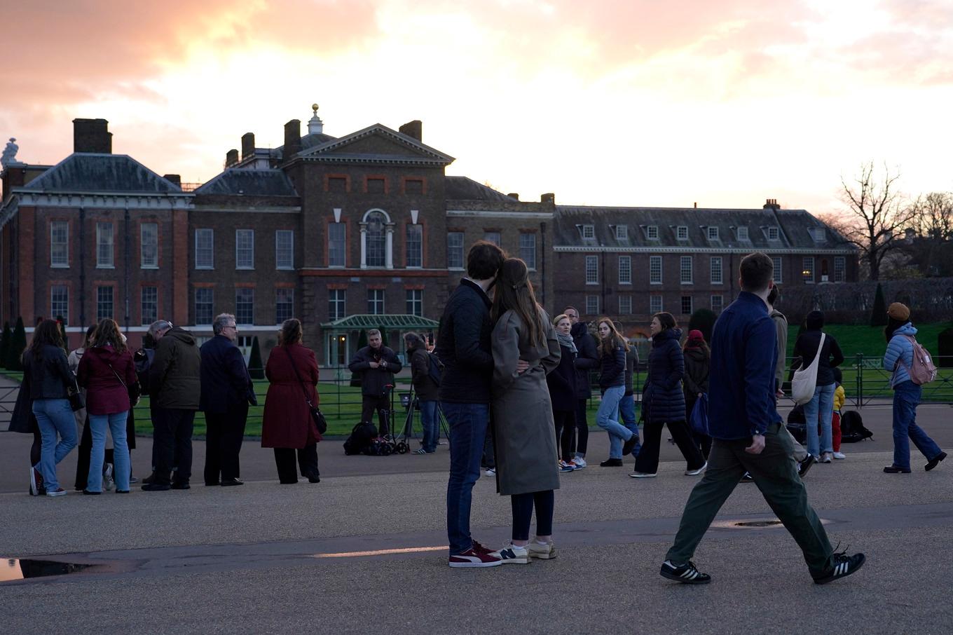 Kensington Palace i London efter prinsessan Kates cancerbesked. Foto: Alberto Pezzali/AP/TT