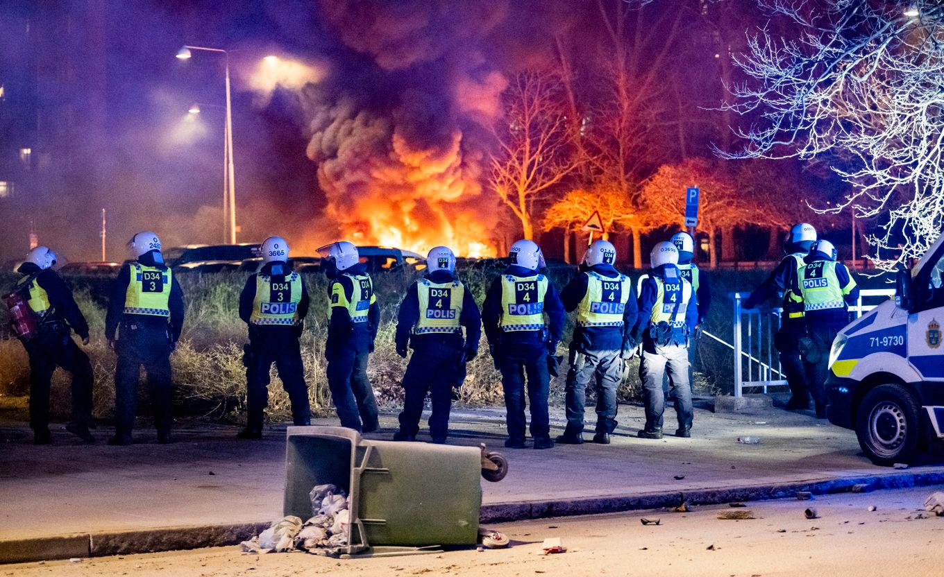 Den 16 april 2022 brände högerextreme Rasmus Paludan en koran vid Skånegården utanför Malmö, vilket följdes av bränder och stenkastning i Rosengård. Arkivbild. Foto: Johan Nilsson/TT