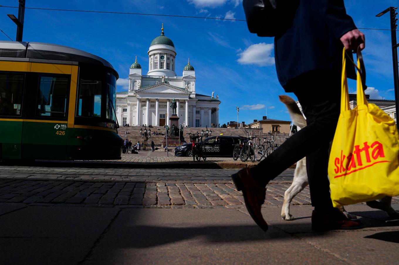 En stank sprider sig i Helsingfors och i stora delar av Nyland. Arkivbild. Foto: Pavel Golovkin/AP/TT