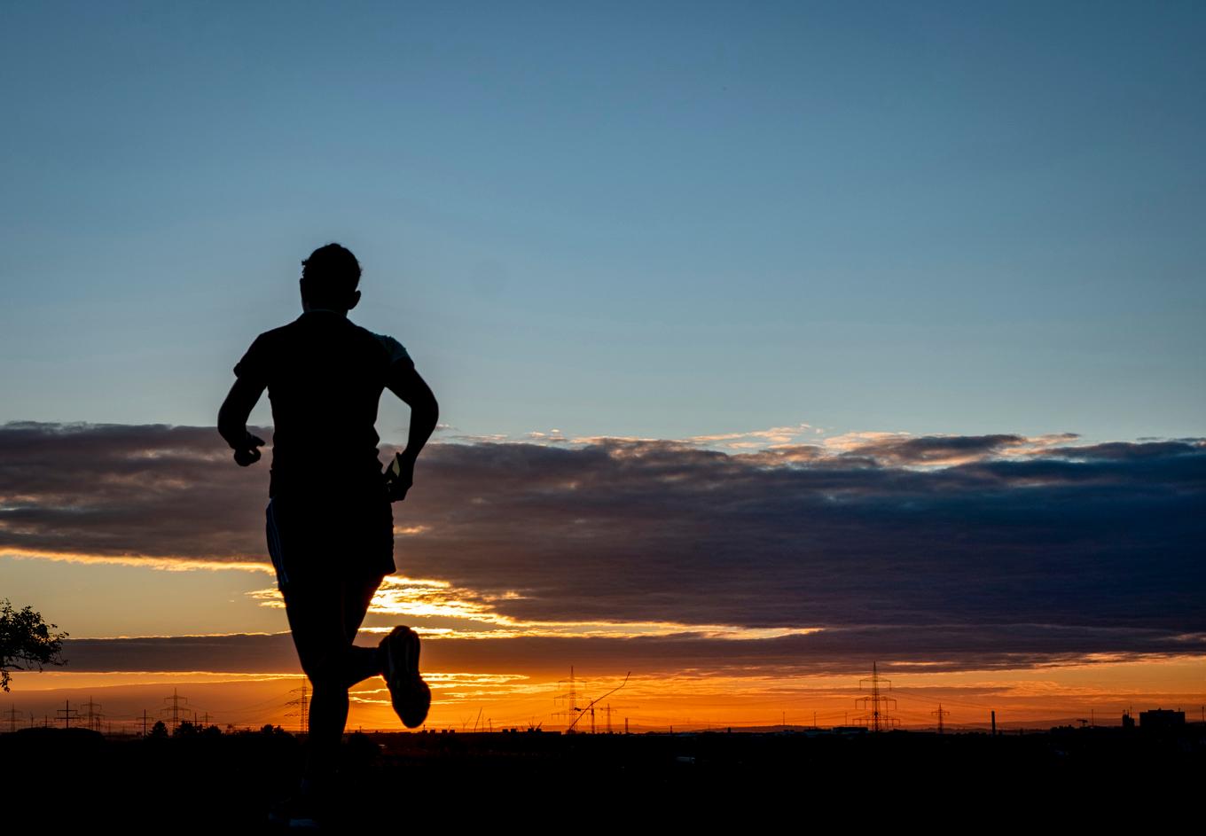 Träna minst två gånger i veckan – och sov bättre som resultat. Arkivbild. Foto: Michael Probst/AP/TT