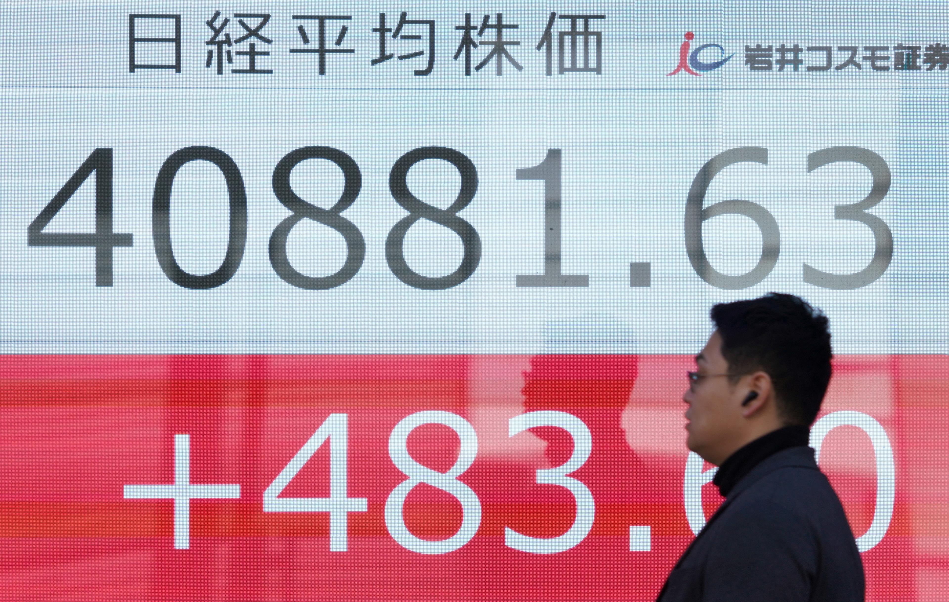 I Tokyo har Nikkei 225-indexet backat med 1,5 procent. Foto: KAZUHIRO NOGI/AFP via Getty Images