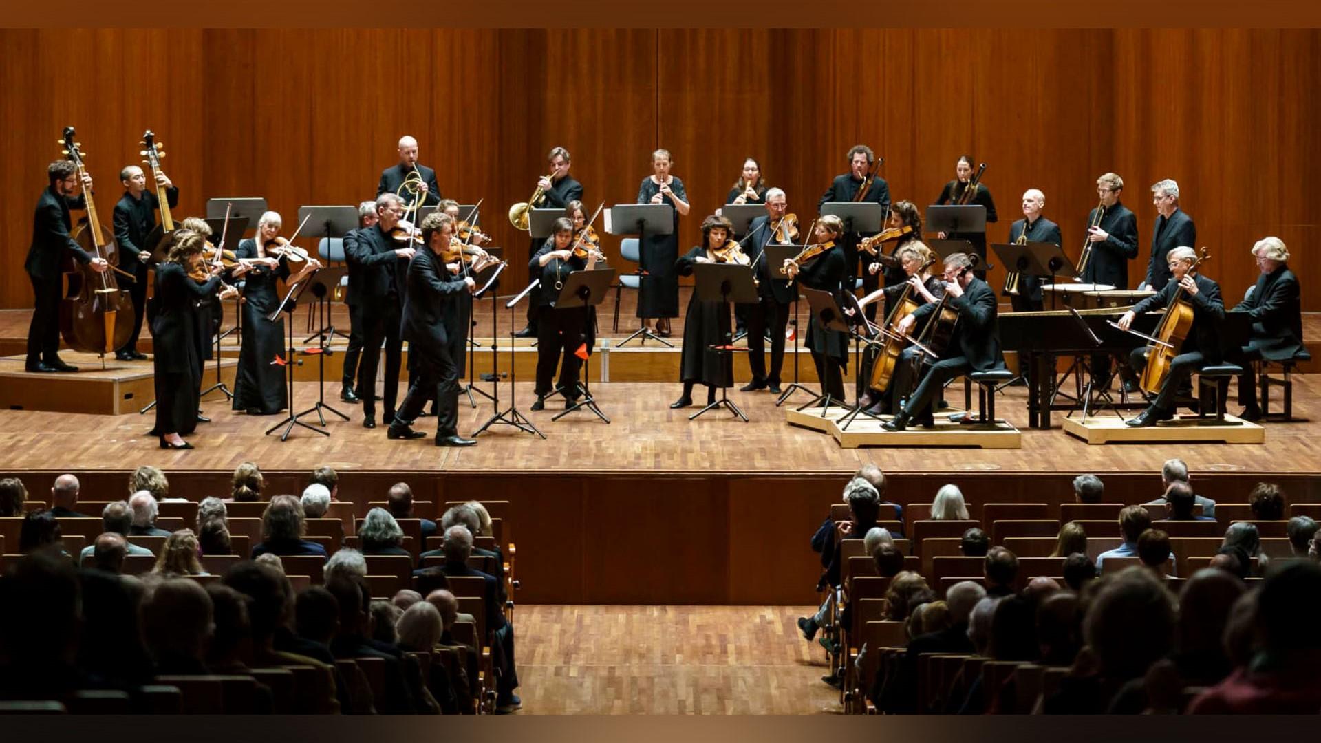 Freiburger Barockorchester har i över 30 år tillhört Europas främsta ensembler som är inriktade på tidig musik. Nu är de på turné i Sverige. Foto: Freiburger Barockorchester