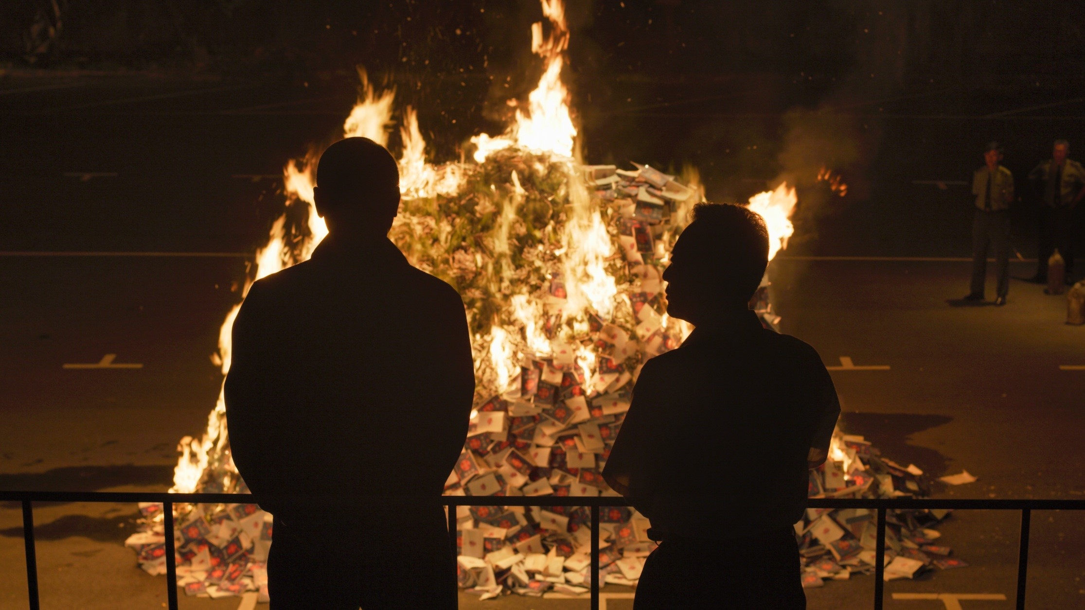 När bokbålen brinner och 100 miljoner kämpar för sina liv i en brutal förföljelse, vågar fyra vänner utmana diktaturen i Kina. Foto: Flying Cloud Productions