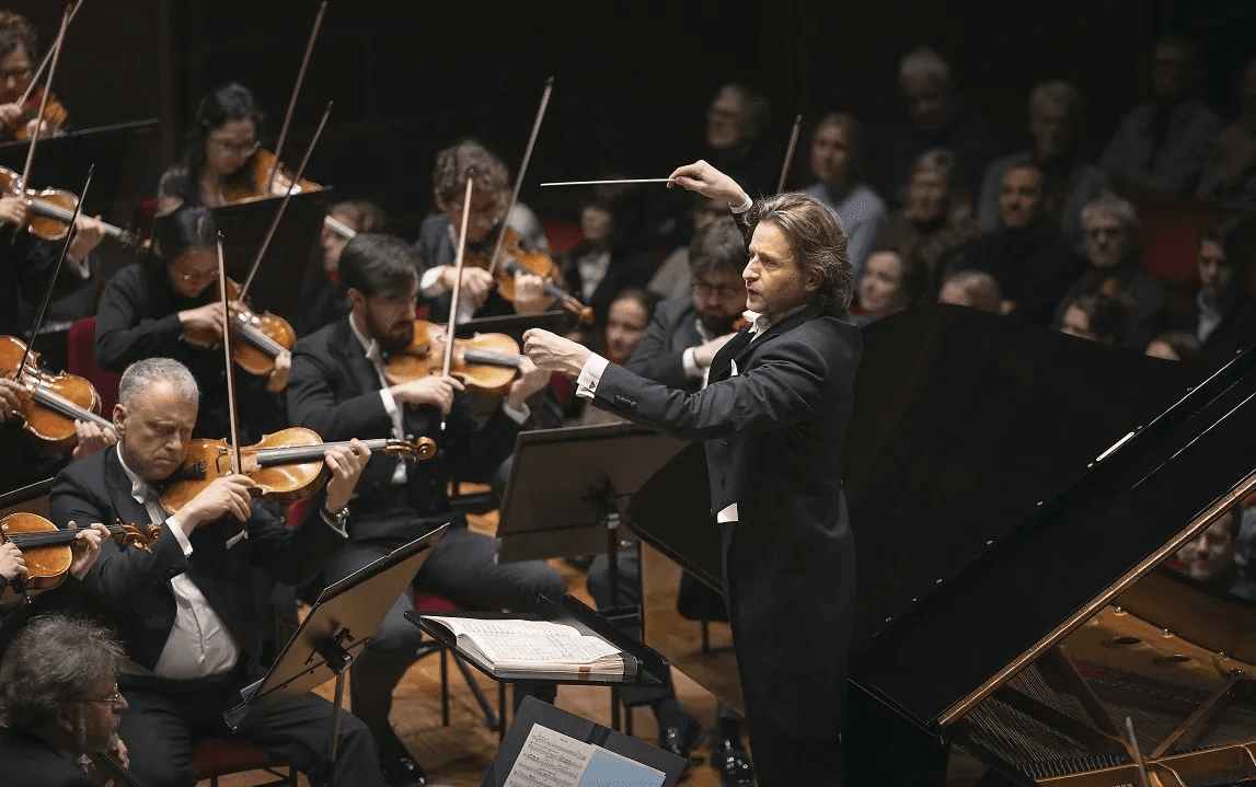 Gustavo Gimeno och Orchestre Philharmonique du Luxembourg visade var skåpet ska stå när det gäller Symphonie fantastique. Foto: Nadja Sjöström