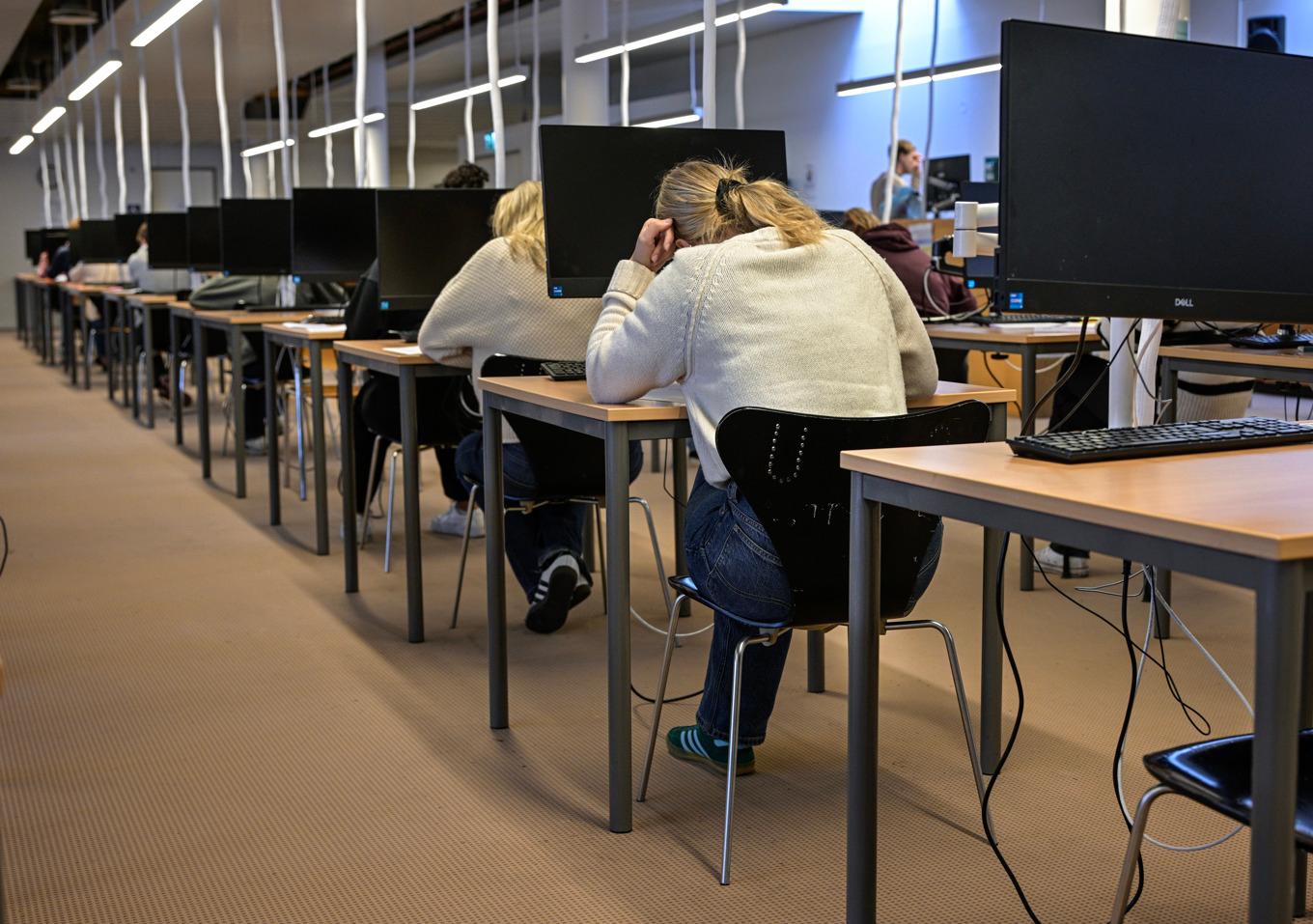 På lördag skrivs vårens högskoleprov på över 100 orter i landet. Foto: Anders Wiklund/TT
