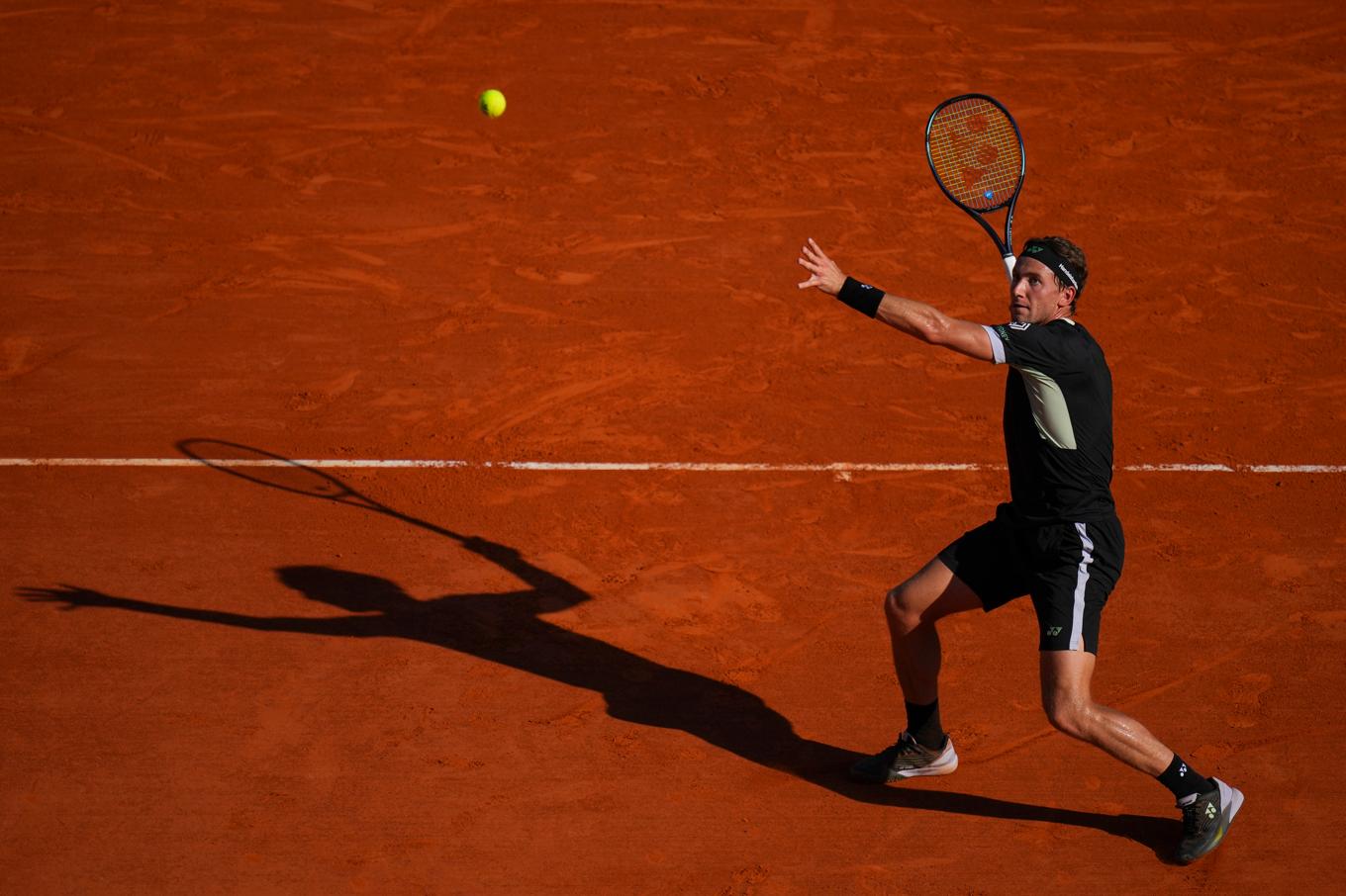 Casper Ruud skrällvann över Novak Djokovic i Monte Carlo. Foto: Daniel Cole/AP/TT